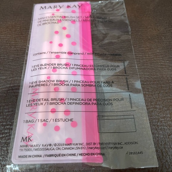 Mary Kay Brush Set and Farmasi Eyeshadow Pallet NWT - Picture 4 of 6